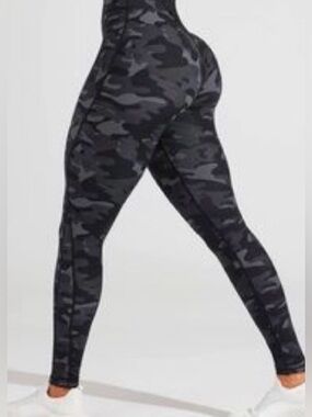 BuffBunny Black Camo Legacy Leggings XXL